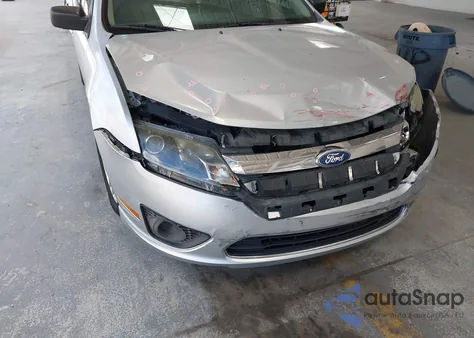 2011 Ford Fusion S z USA, uszkodzony, nr VIN 3FAHP0GAXBR239836